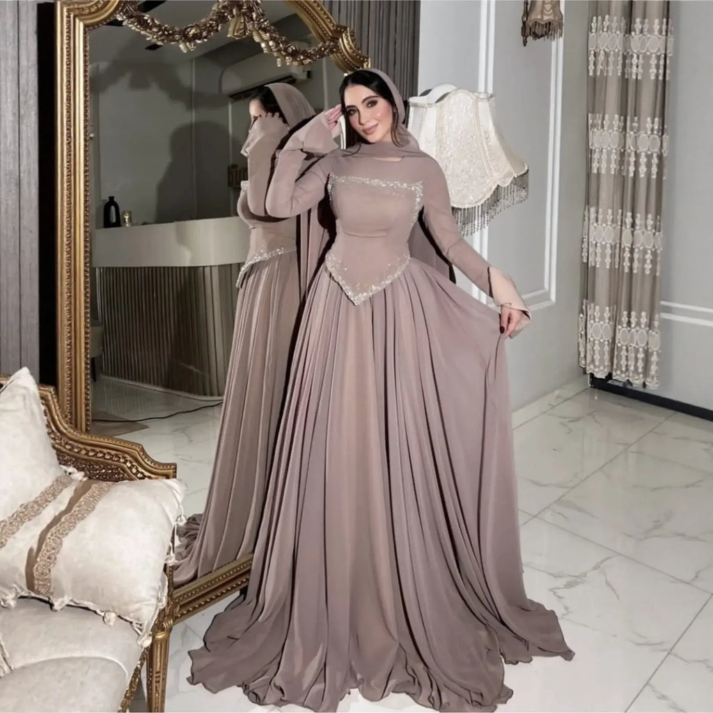 Robe Longue Slim Col Carré – Sequins, Taille Haute & Grande Jupe Évasée