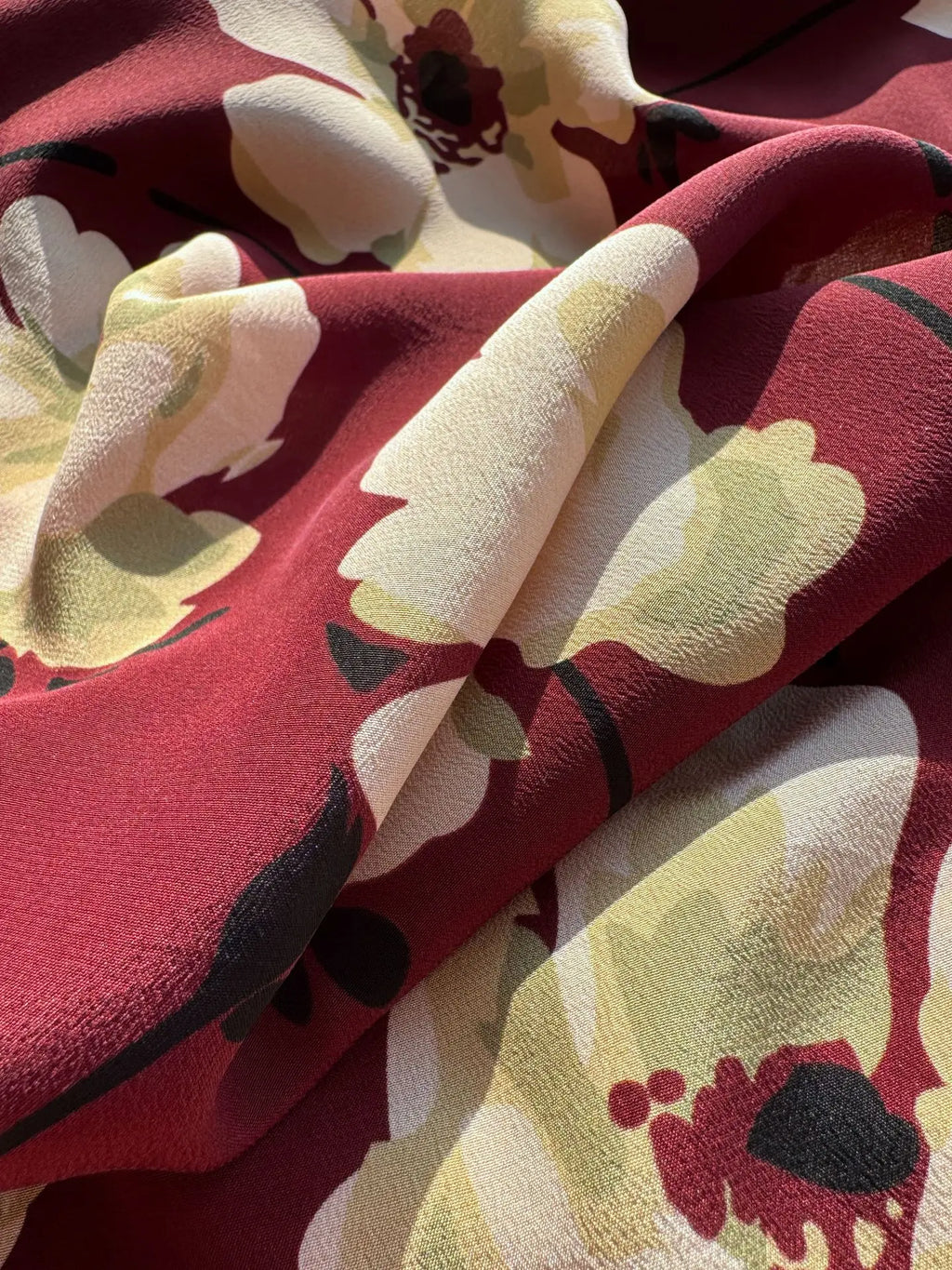 Robe Longue Florale en Soie à Volants – Élégante & Sans Manches