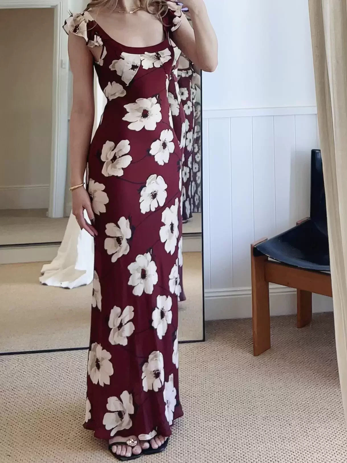 Robe Longue Florale en Soie à Volants – Élégante & Sans Manches