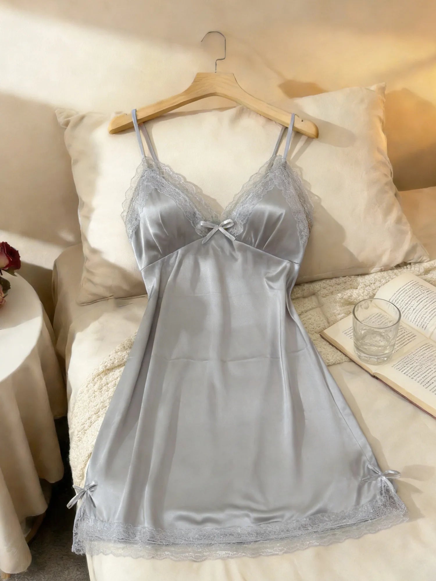 Camisole Nuisette Col V – Dentelle & Bretelles | Noir, Rouge, Rose, Blanc, Violet