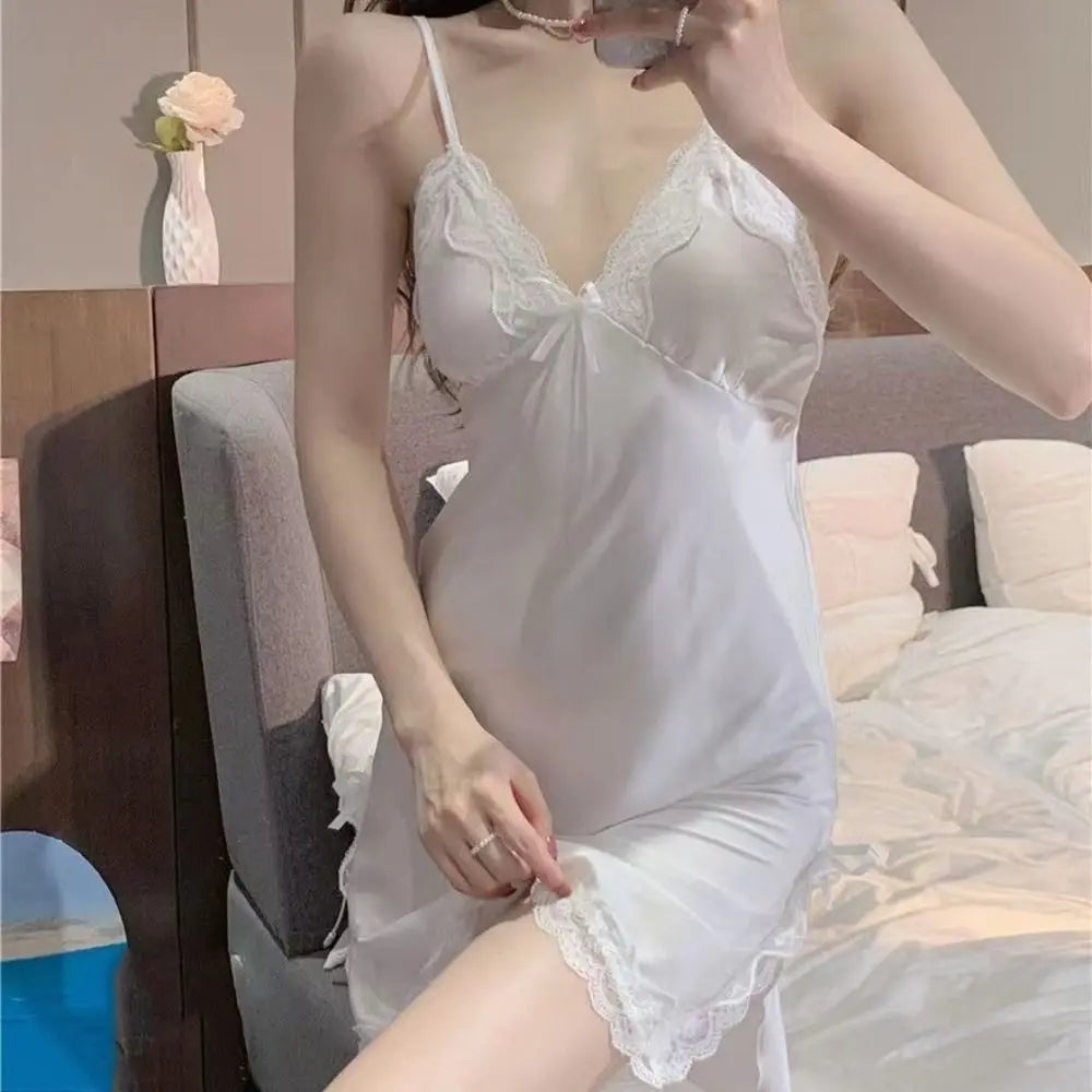 Robe Nuisette Femme en Soie Glacée – Dentelle & Bretelles
