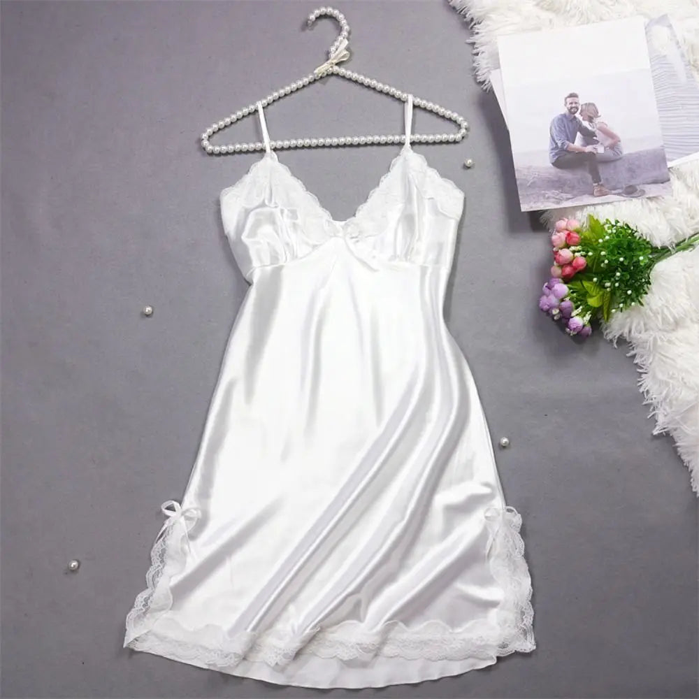 Robe Nuisette Femme en Soie Glacée – Dentelle & Bretelles