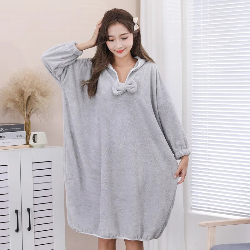 Peignoir Long à Capuche en Polaire Corail – Doux & Chaud