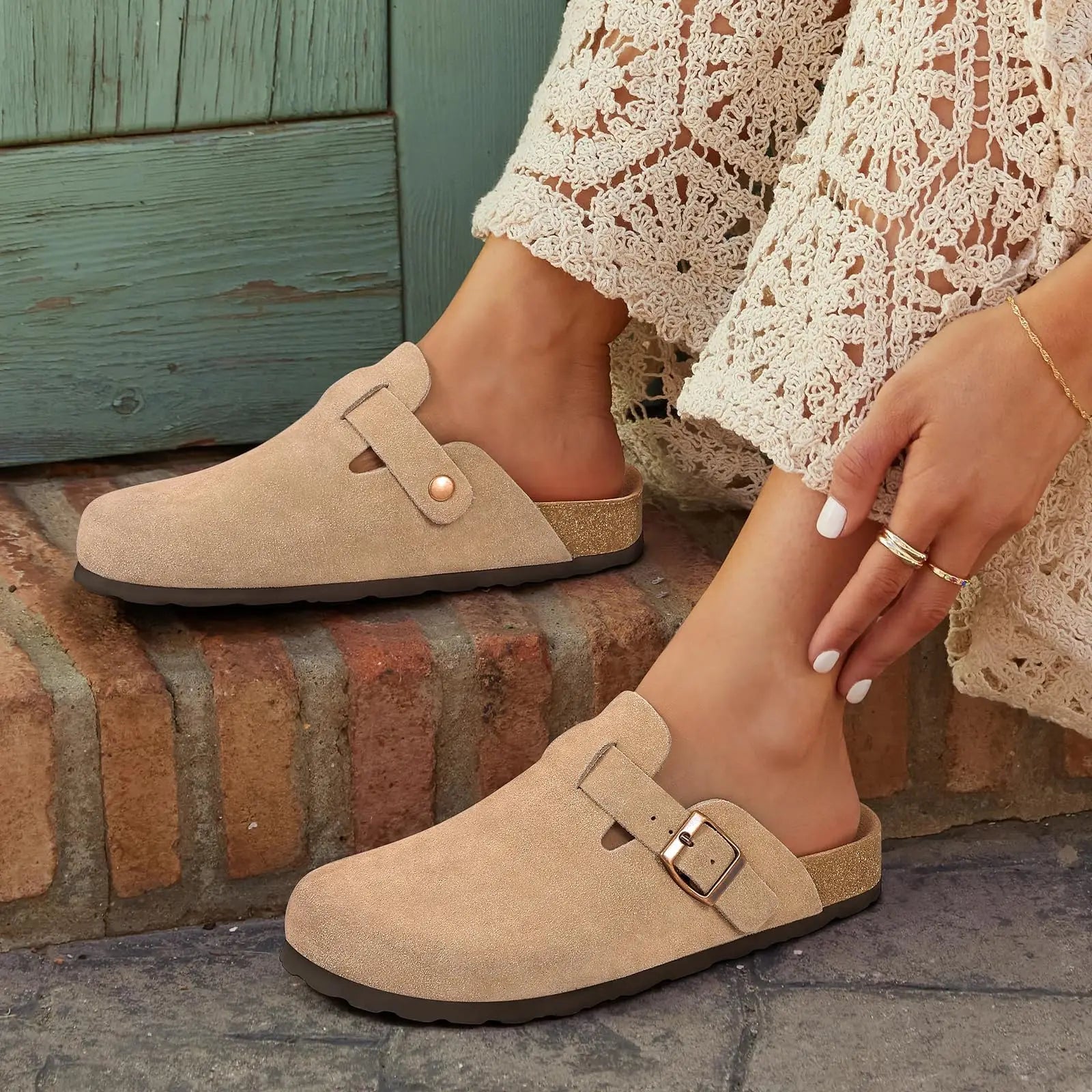 Sabots Suède Femme – Semelle Liège & Support Plantaire | Boucle Réglable